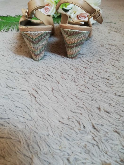 Piękne sandałki na koturnie Emilio Luca rozm. 39