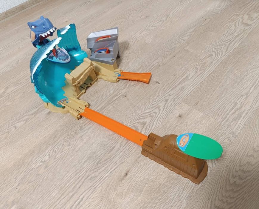 треки hot wheels зоряні війни та втеча від акули