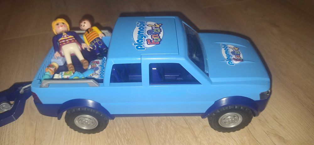 Rozkładany kamper playmobile z dodatkami