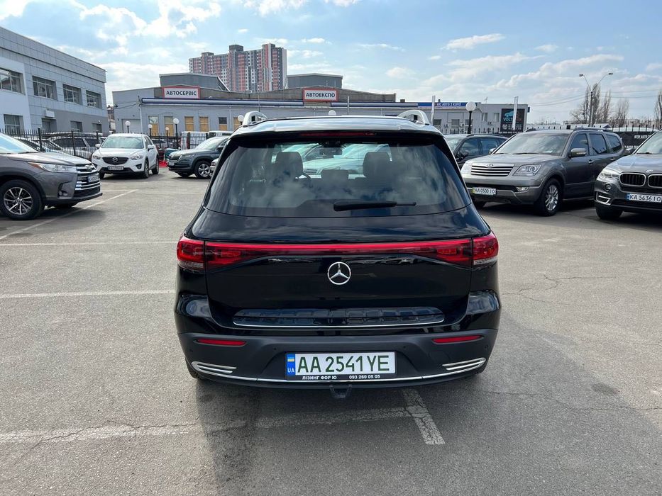 Mercedes-Benz EQB 250 2022 (модельний 2023) • 7 місць • Електро • До 420 км
