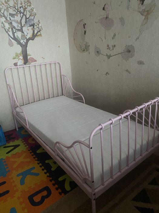 Продам комплект дитяче ліжко ІКЕА рожеве + основа + матрац із 3 частин
