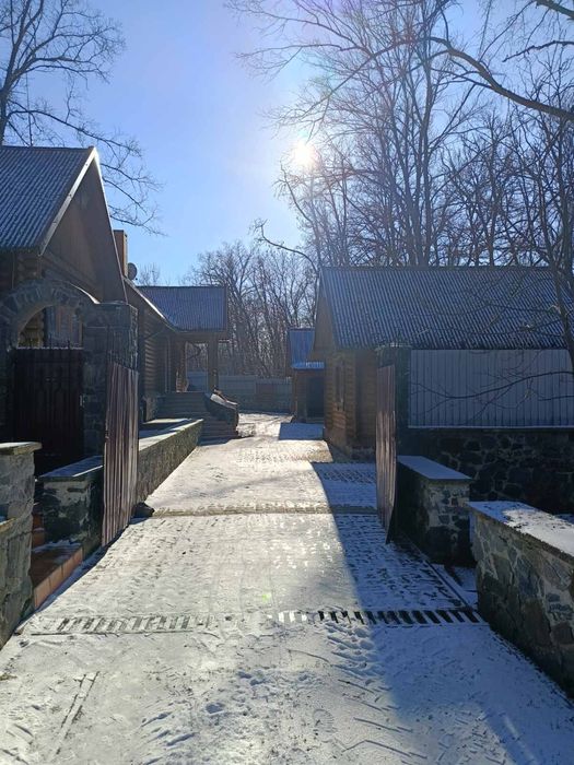 Продам гостьовий комплекс з сауною, басейном с.Войнівка