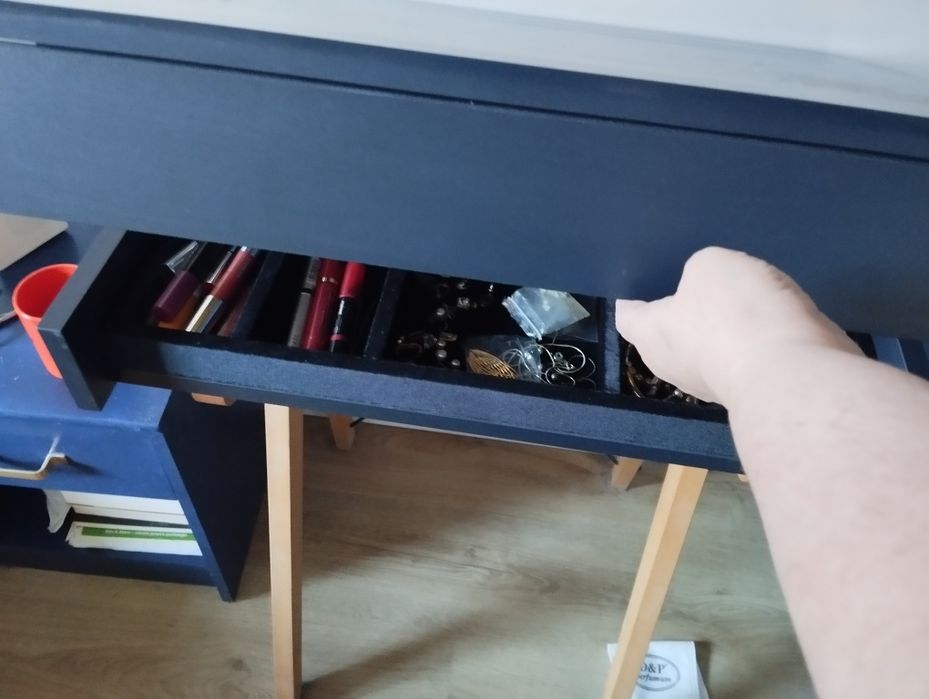 Granatowa toaletka Minko