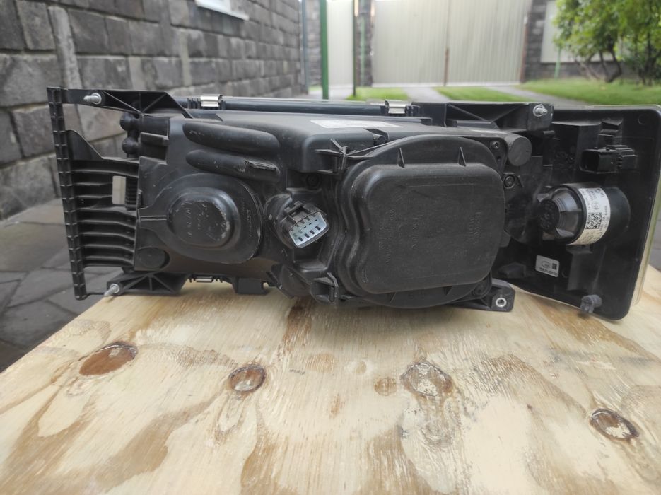 Фара сканія права