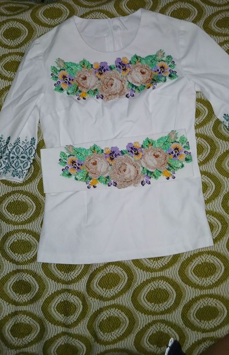 Жіноча вишиванка з ручною вишивкою бісером — нова