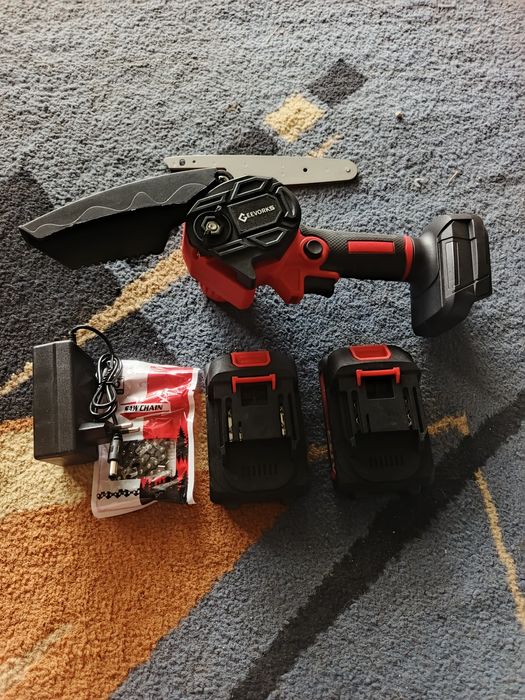 Pila łańcuchowa mini  2 akumulatory