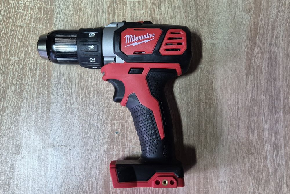 Wiertarko-wkrętarka Milwaukee BDD M18