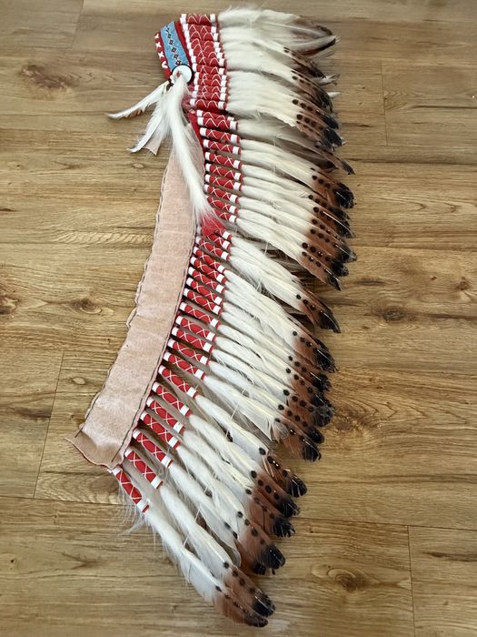 Strój indianina z prawdziwych piór