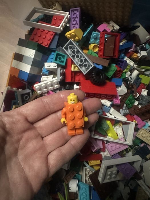 Klocki lego 8.9 kg z pudelkiem mieszane minecraft ludziki opony