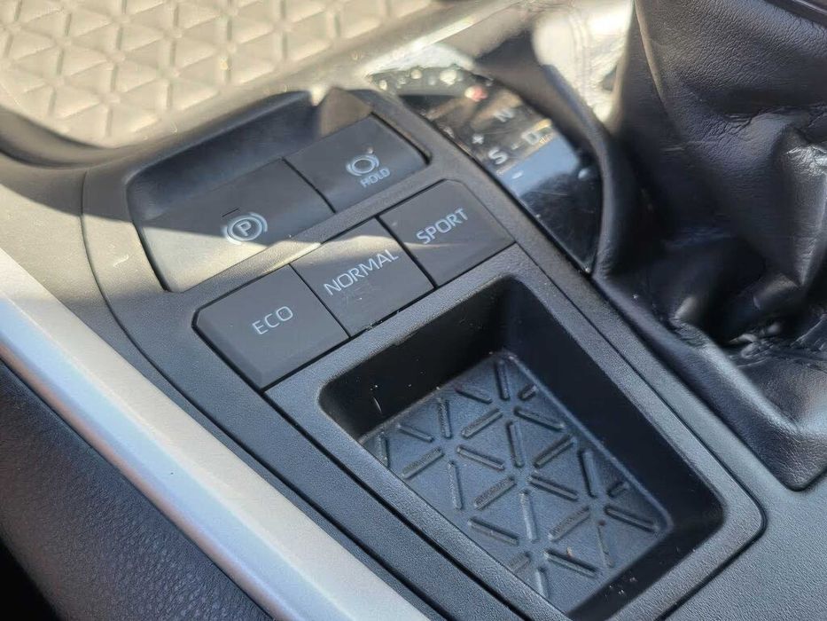 Toyota RAV4      2021