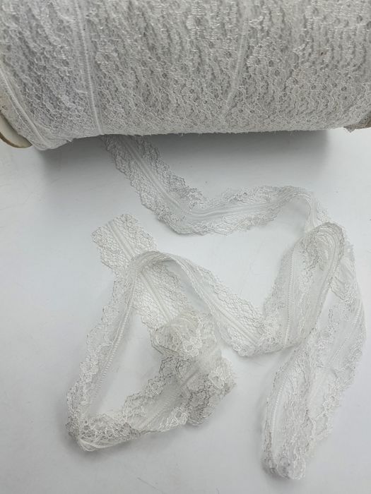 Koronka biała szer.3 cm.x 5 m.