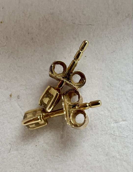 Złote kolczyki z diamentami