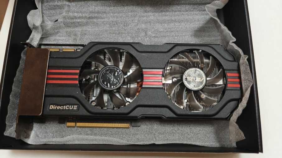 Відеокарта ASUS AMD Radeon HD 6950  2 ГБ неробоча