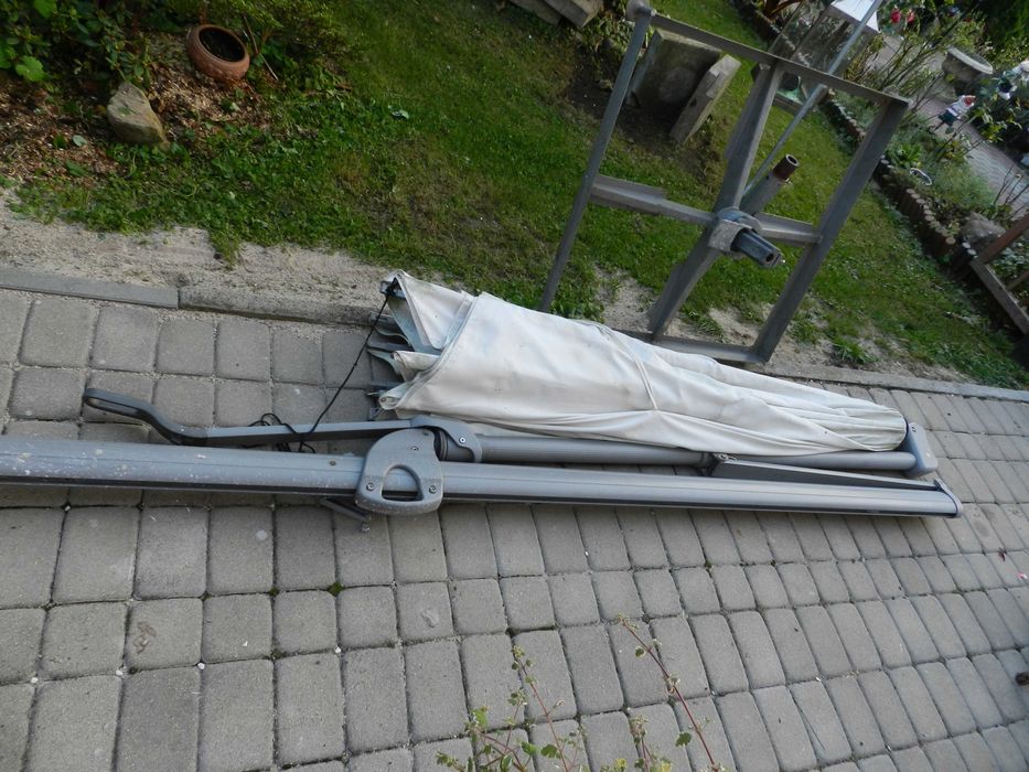 Parasol ogrodowy Glatz z podstawą