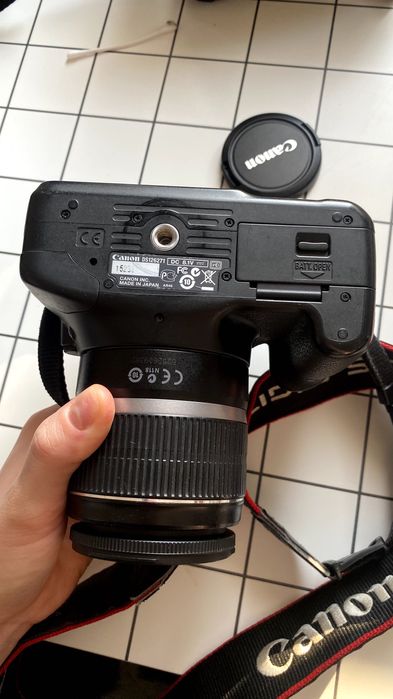 Canon  EOS Rebel T2i + case + 2 sd cards: 4 gb/ 64 gb