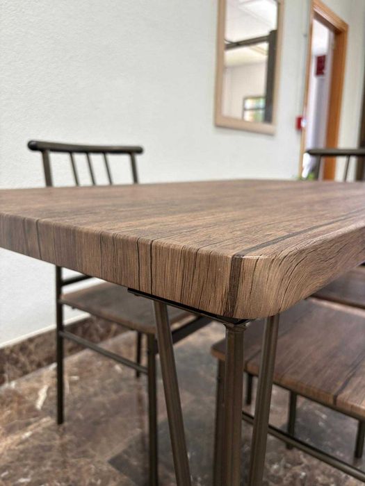 Mesa de jantar + 4 cadeiras novas