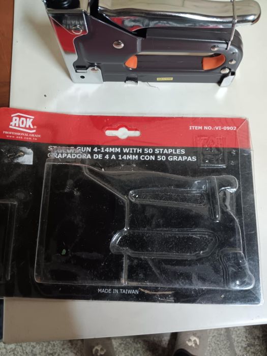 Stapler with Staples427935748683223042