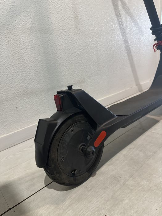 Xiaomi Electric Scooter 4 Lite (2ª Geração) – Para Peças ou Reparação