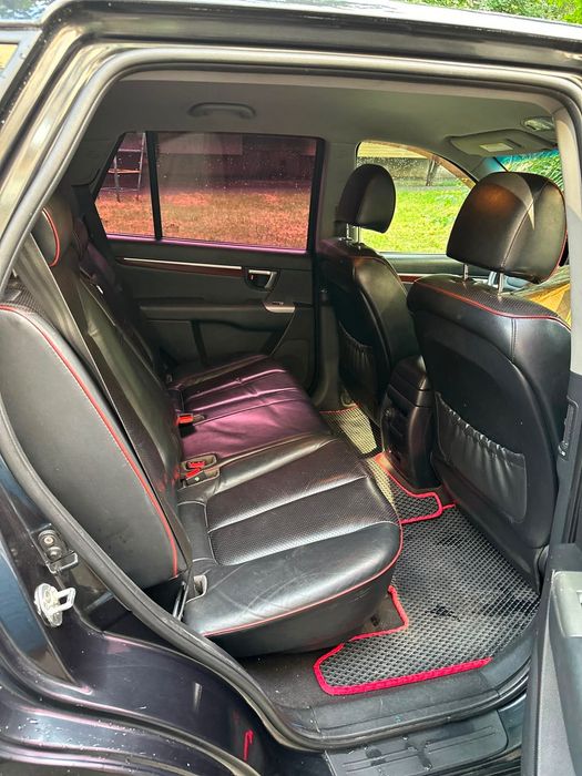 Продам надійний позашляховик Hyundai Santa Fe 2007 року.