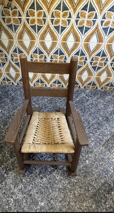 Cadeira de baloiço de criança muito  antiga
