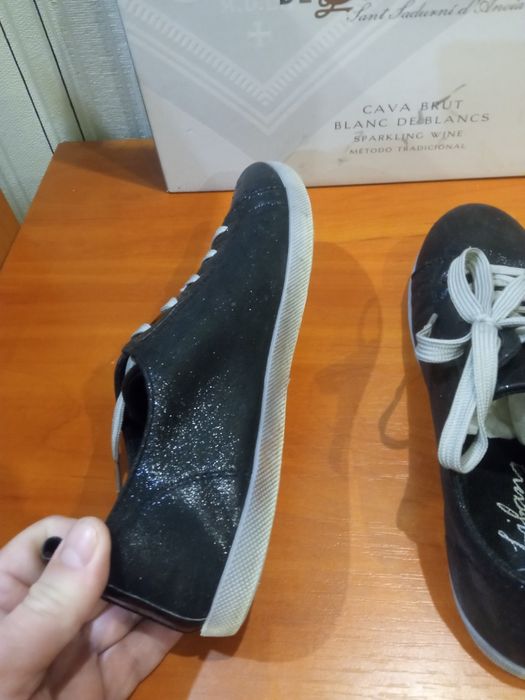 Продам женские кроссовки сникерсы Libang  в новом состоянии