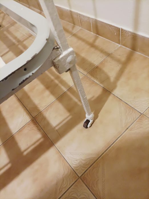 Cama de ferro antiga