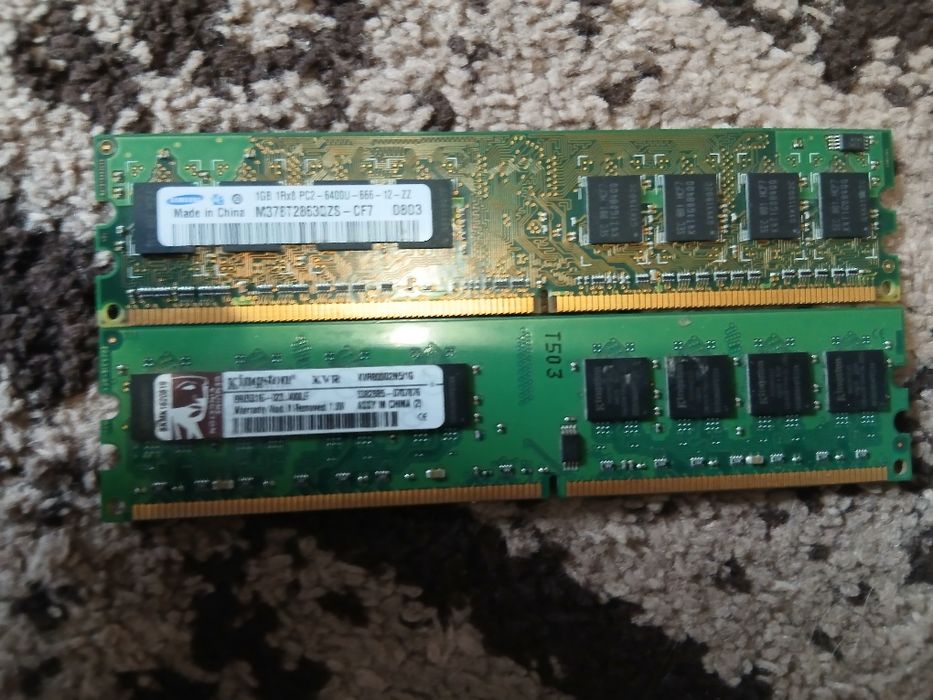 Оперативная пам'ять 2 плашки по 1 gb , і одна 2 gb