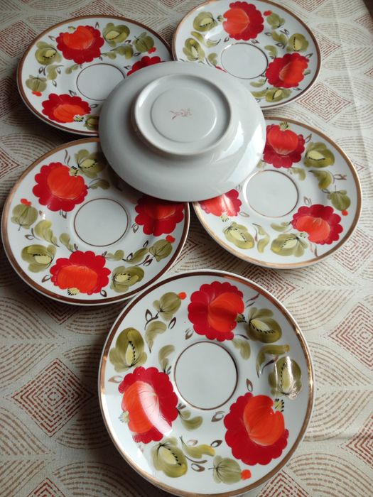Тарелки советских времен,  Кремгес, петриковская роспись, без  поврежд
