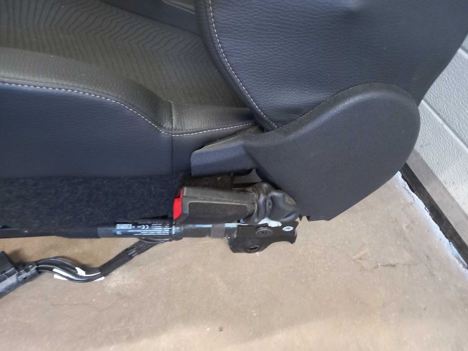 Fotel Prawy Pasażera Opel Adam Pół Skóra