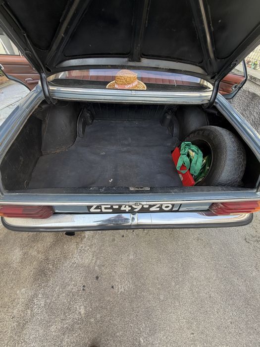 Mercedes w115 220D 6500 euros