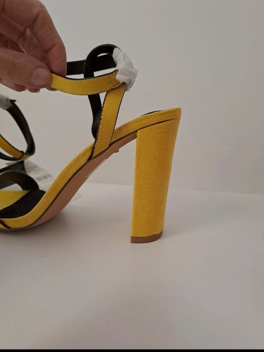 Sandałki na słupku. Top Secret