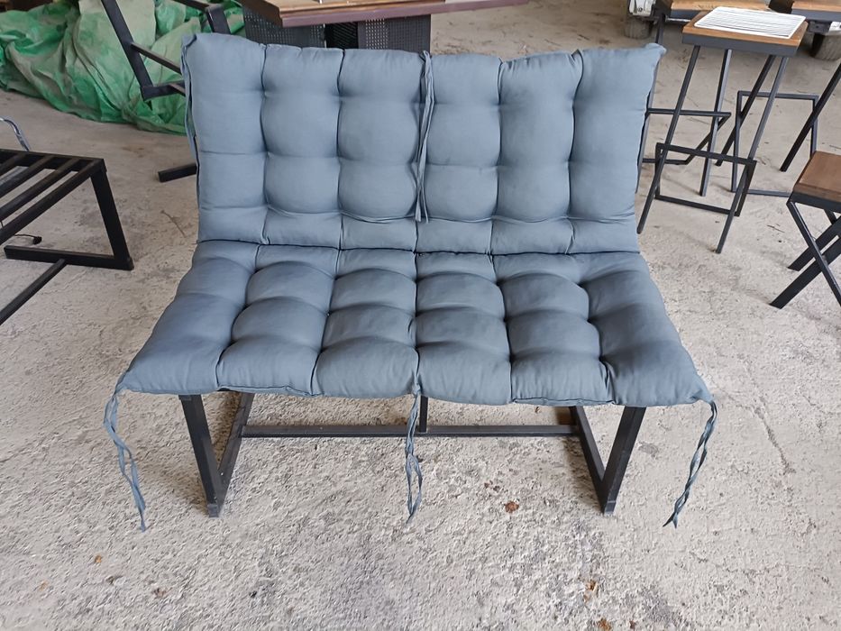 Металеві лавки , стільці