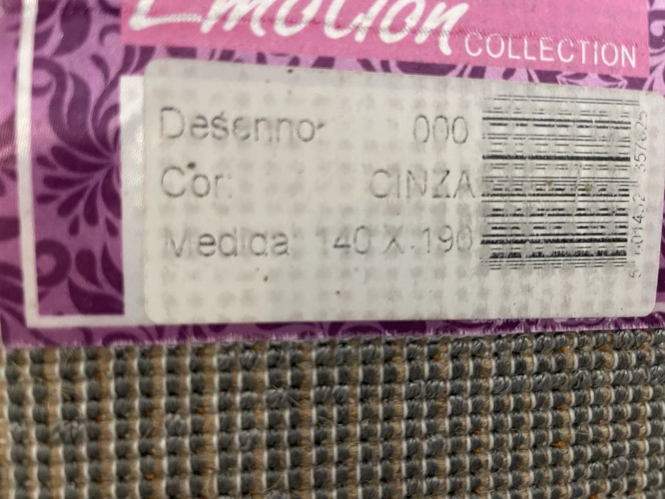 Carpete/tapete cinzento pelo curto