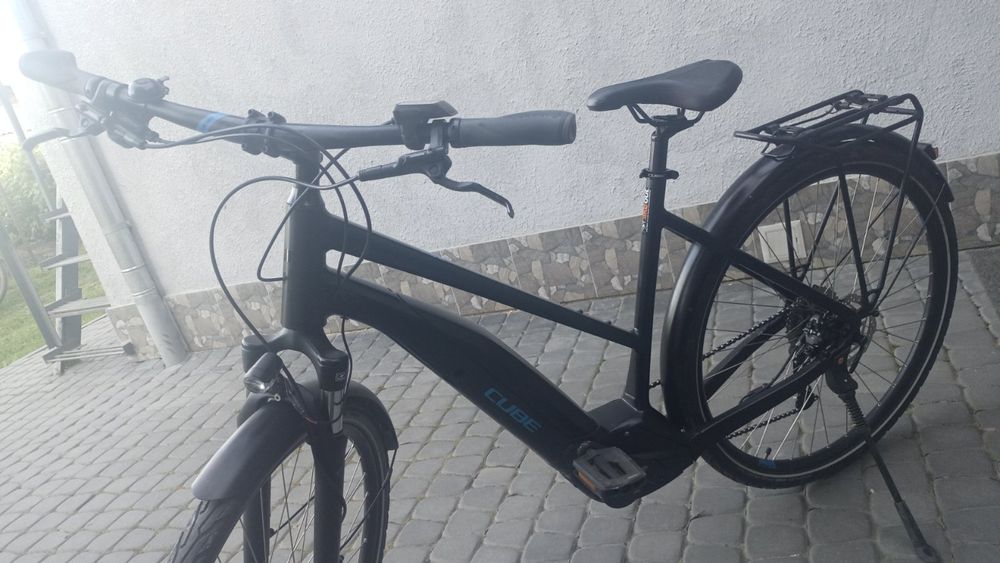 Електровелосипед cube