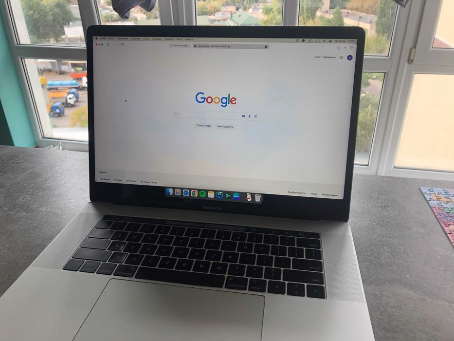 MacBook Pro 15" 2017 (16gb, Radeon Pro 560)