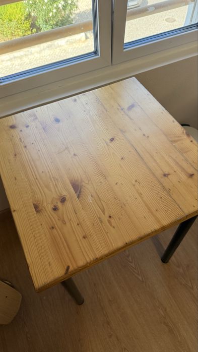 Mesa com tampo de madeira60*60