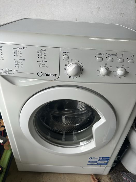 Máquina de Lavar Roupa Indesit