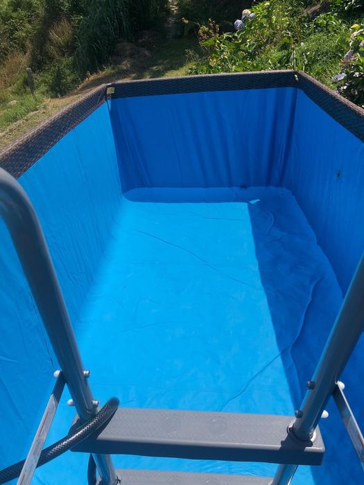 Piscina fabulosa! Usada apenas uma vez.