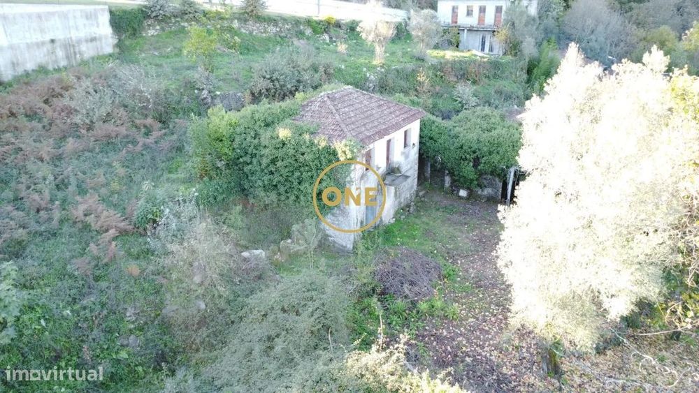 Ruina para reconstrução em Passô, Vila Verde
