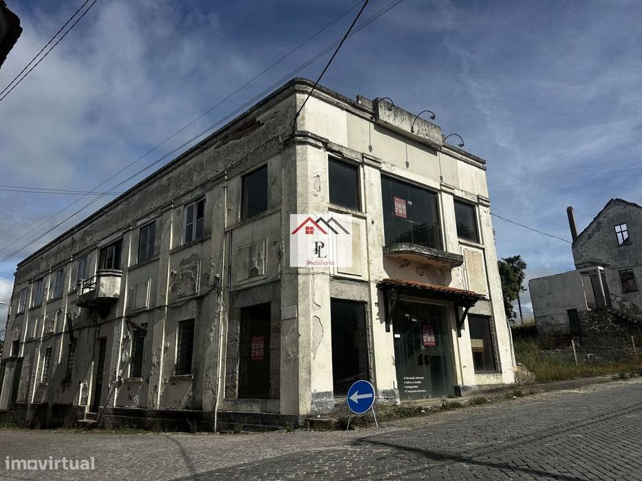 Loja com  2 pisos em Santa Comba Dão