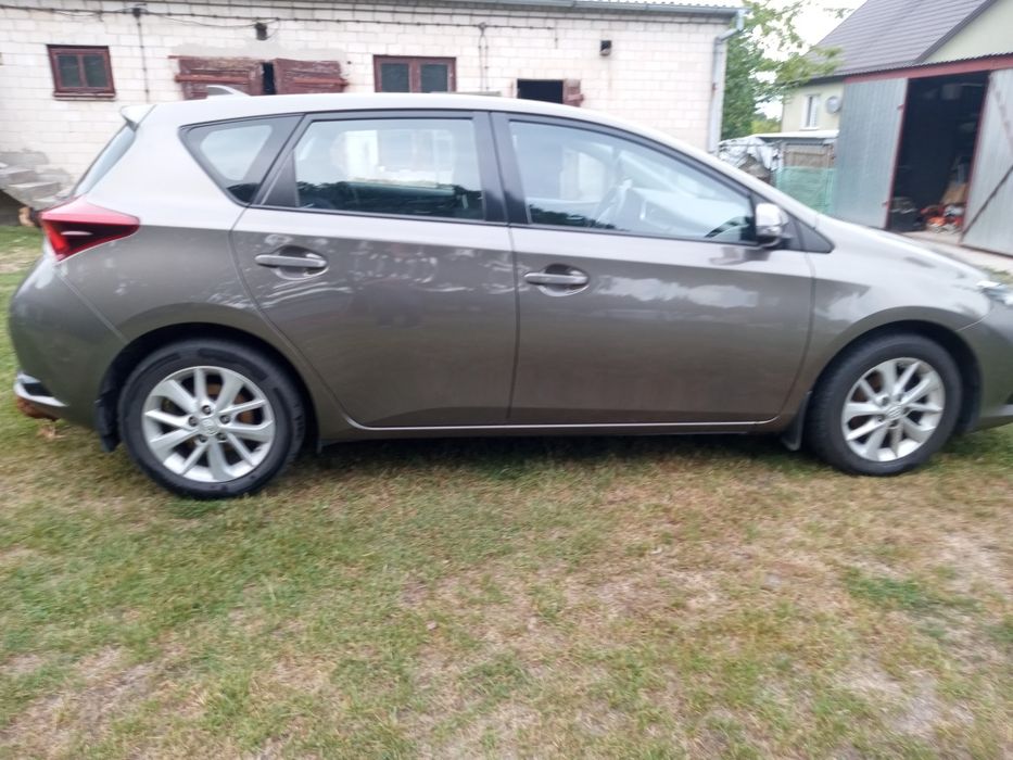 Toyota Auris 1.6  benzyna