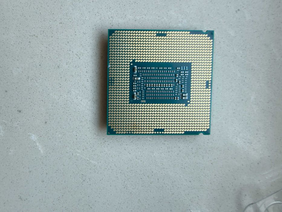 Sprzedam Procesor Intel i5-8400 wraz z chłodnicą