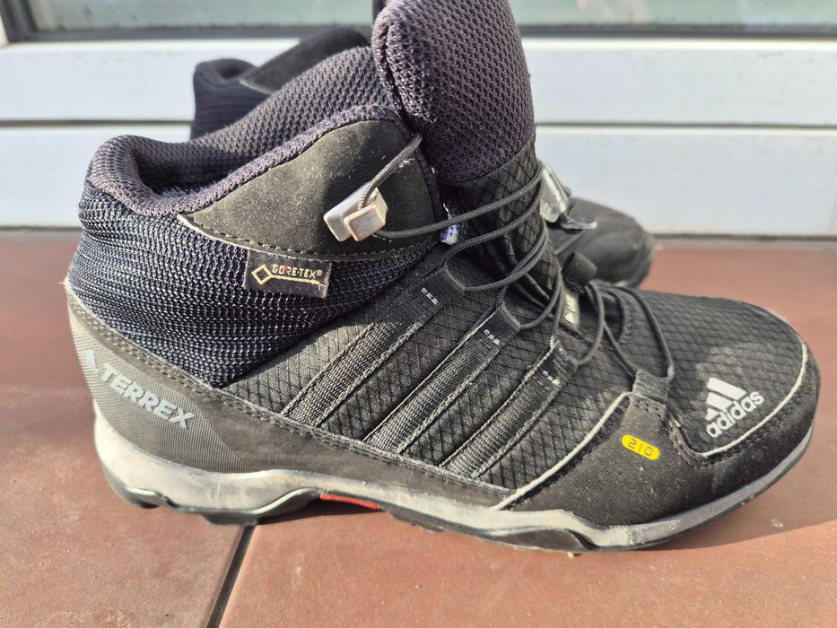Buty Adidas Terrex mid chłopięce 35,5