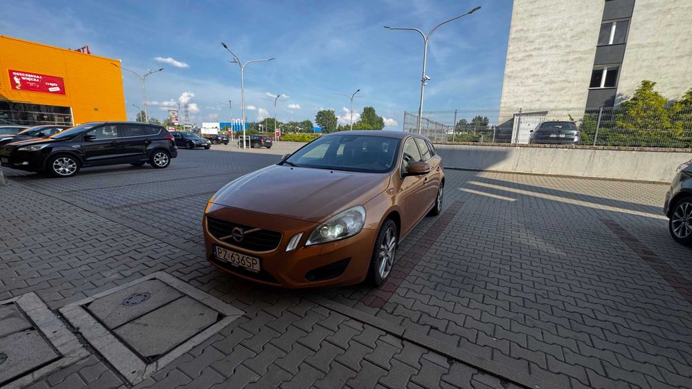 Volvo V60 T3 Automat | Zadbane i z charakterem