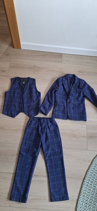 Garnitur granatowy  dla chłopca na  120 cm wzrostu