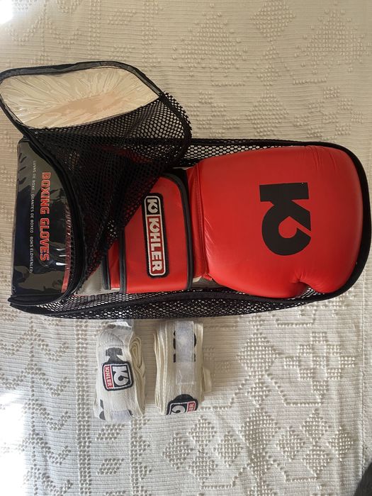 Luvas de boxe e proteções de perna