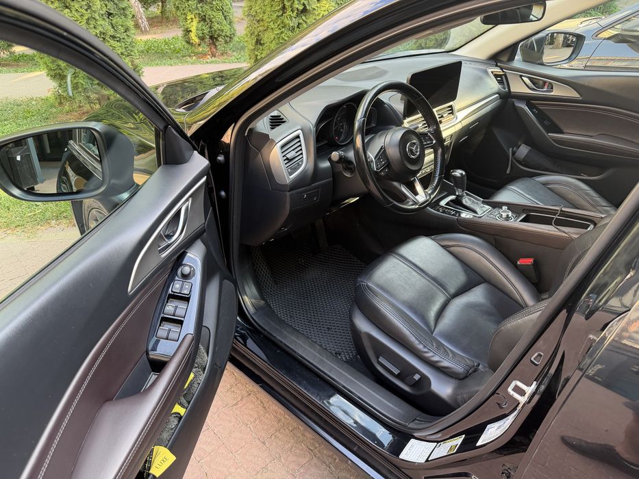 Продам Mazda 3 2018