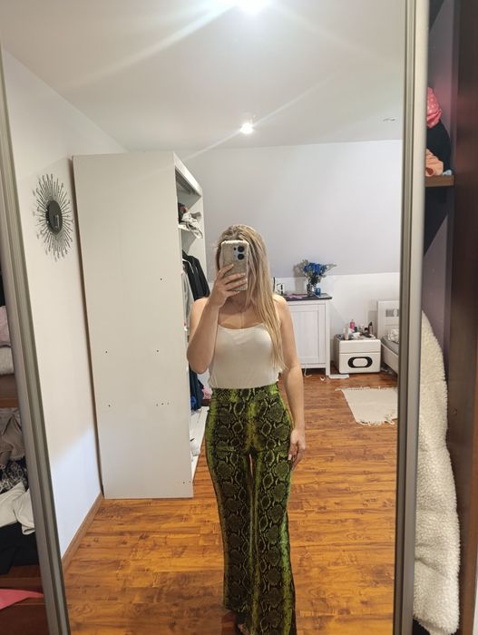 Spodnie legginsy poszerzane nogawki wężowy print nowe XS s