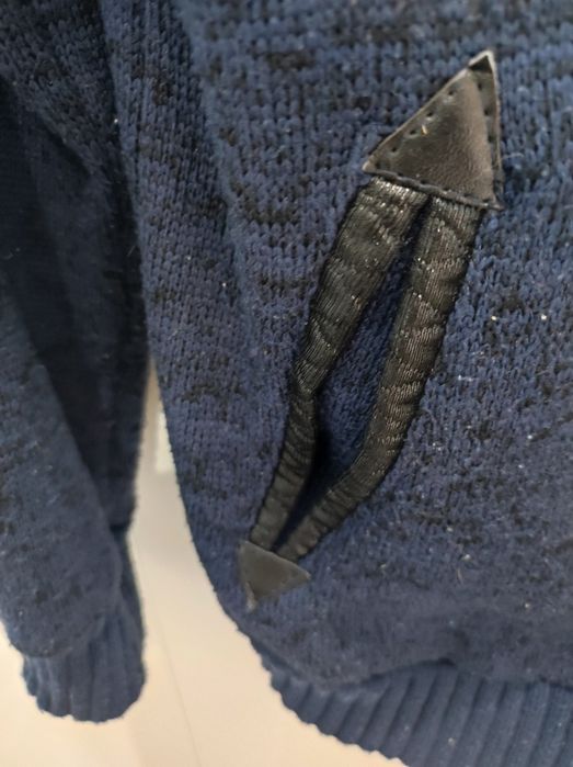 Sweter rozpinany z kapturem