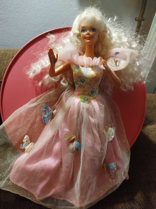 Boneca Barbie modelo borboleta